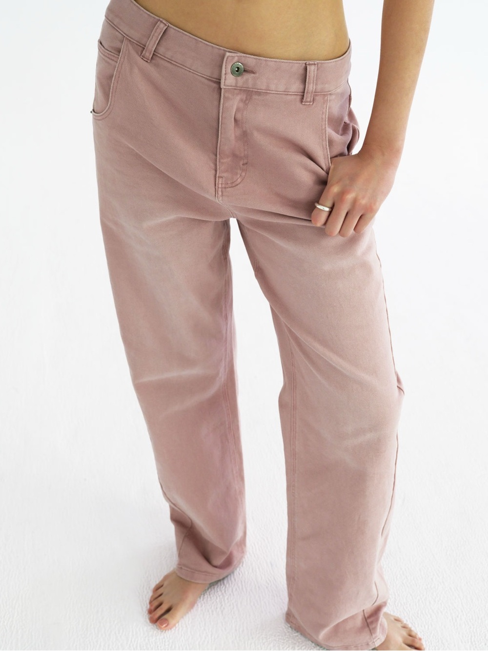 Women's Low Rise Relaxed Straight Jeans in Dusty Rose